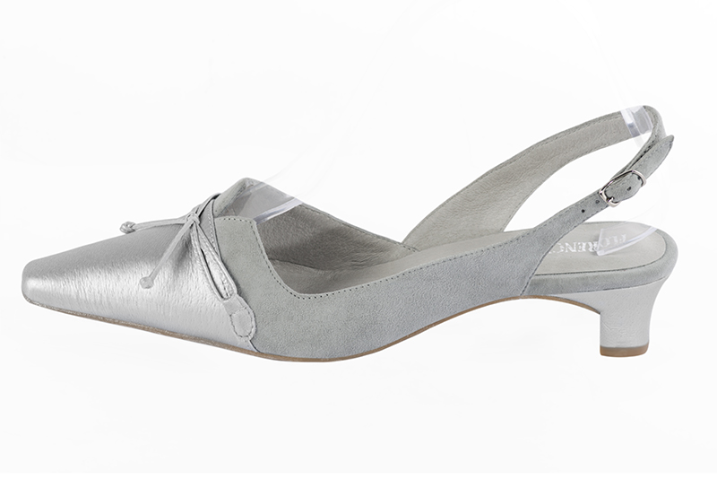 Light silver and pearl grey women's open back shoes, with a knot. Tapered toe. Low kitten heels. Profile view - Florence KOOIJMAN